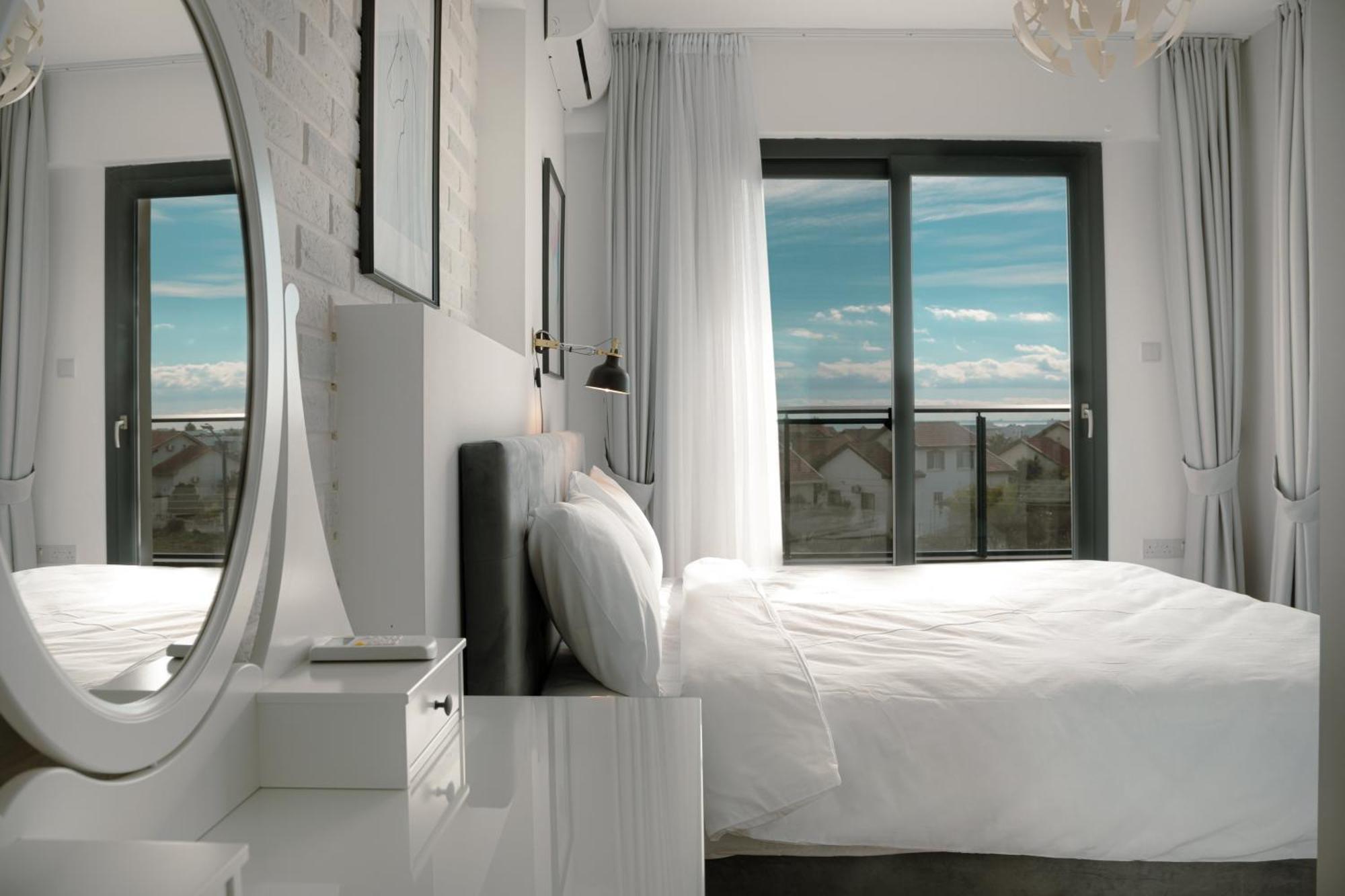 Caesar Blue Seaside Luxury Apartments Gastria Bagian luar foto
